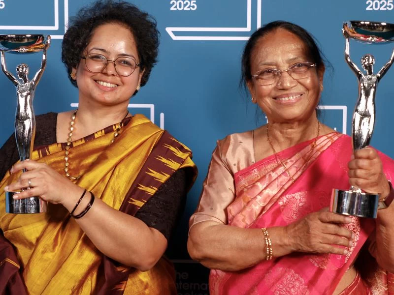 Banu Mushtaq and Deepa Bhasthi wth Booker Prize Trophies