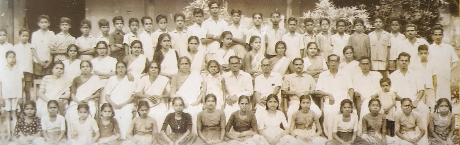 1964 batch group photo of Choorakkattukara U.P. school