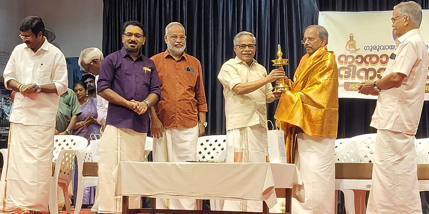 Honor to Dr. T M Reghuram by Dr. V K Vijayan, Guruvayoor devaswom board